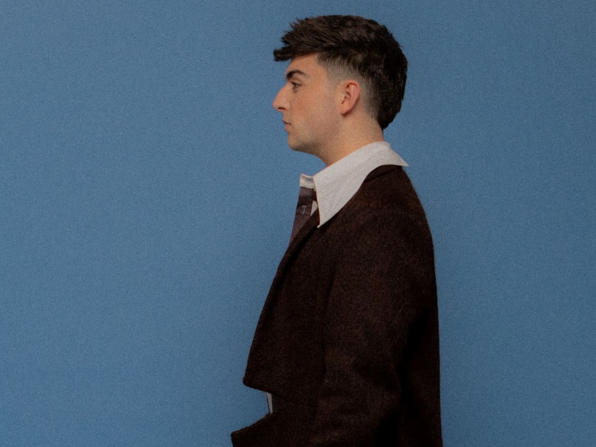 Juanjo Bona da varias pistas sobre su nuevo disco y sus fans intentan descifrar qué esconde el 14 de julio