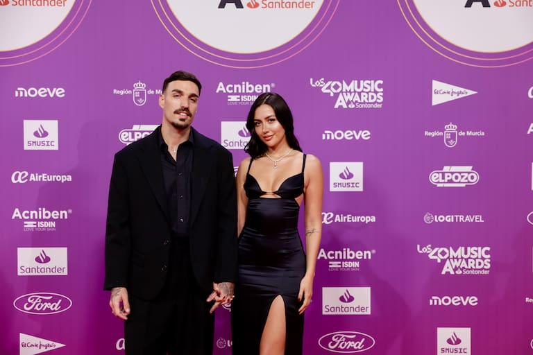 Rels B y Nicole Betancur han aprovechado LOS40 Music Awards Santander 2025 para ir a juego.