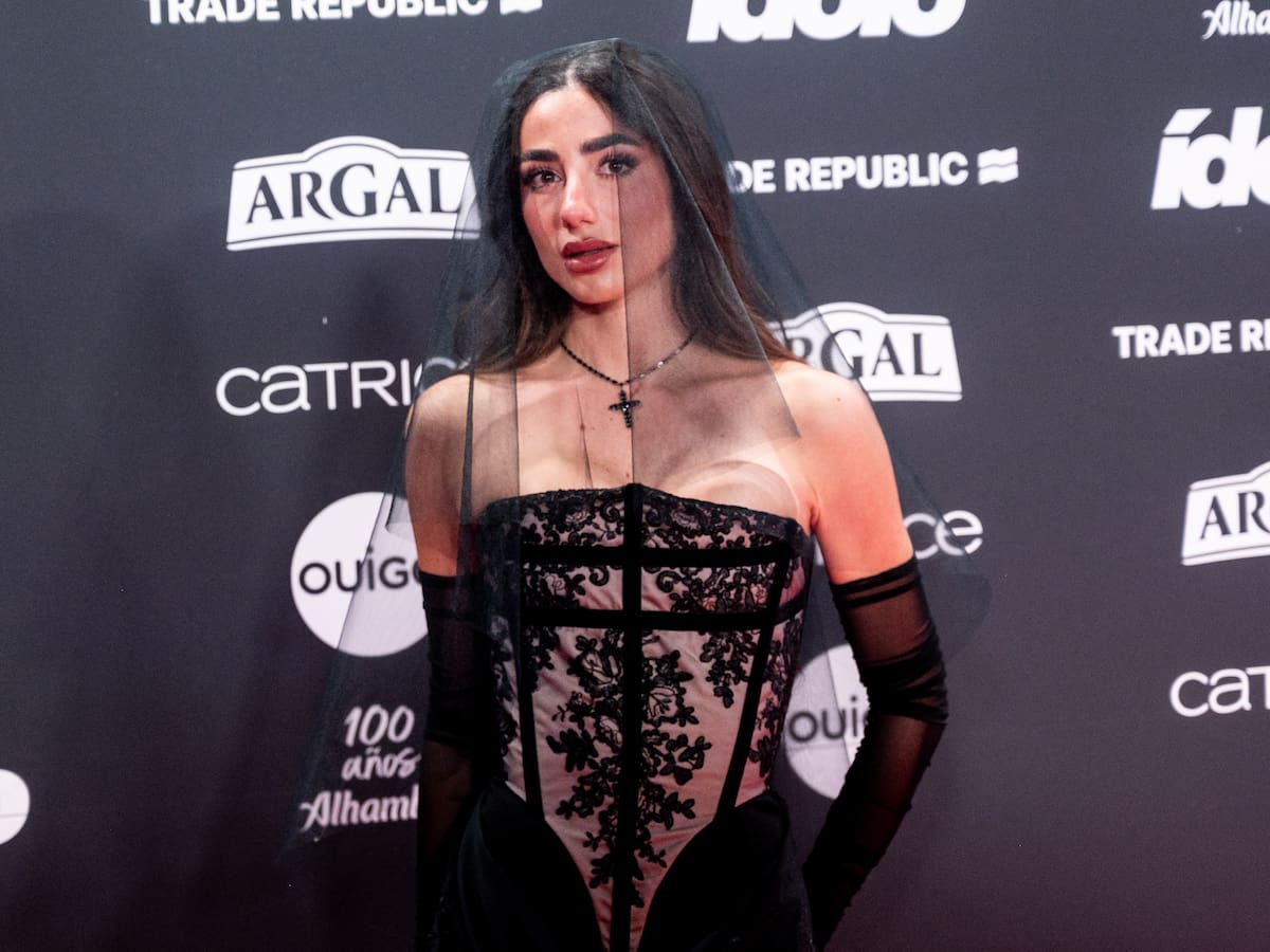 Lola Lolita, Premio Ídolo del Año, revoluciona la escena de influencers con su discurso lleno de dardos