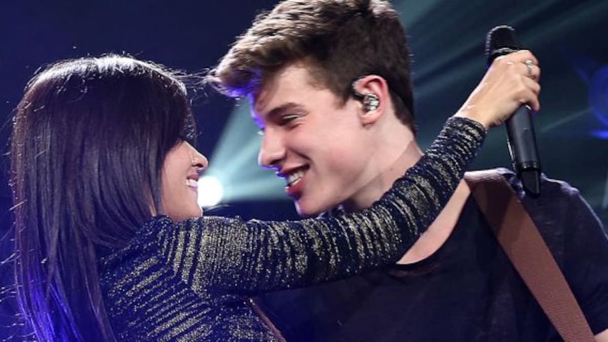 El apasionado beso de Shawn Mendes y Camila Cabello