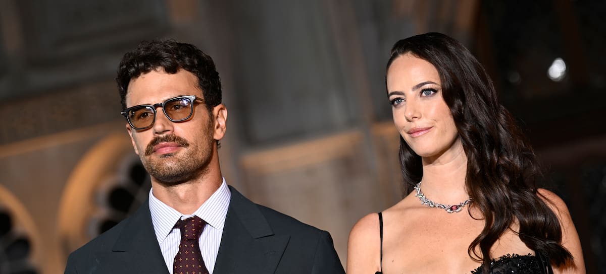 Theo James y Kaya Scodelario en la premiere de la segunda temporada de 'The Gentlemen', 2 de spetiembre de 2026.