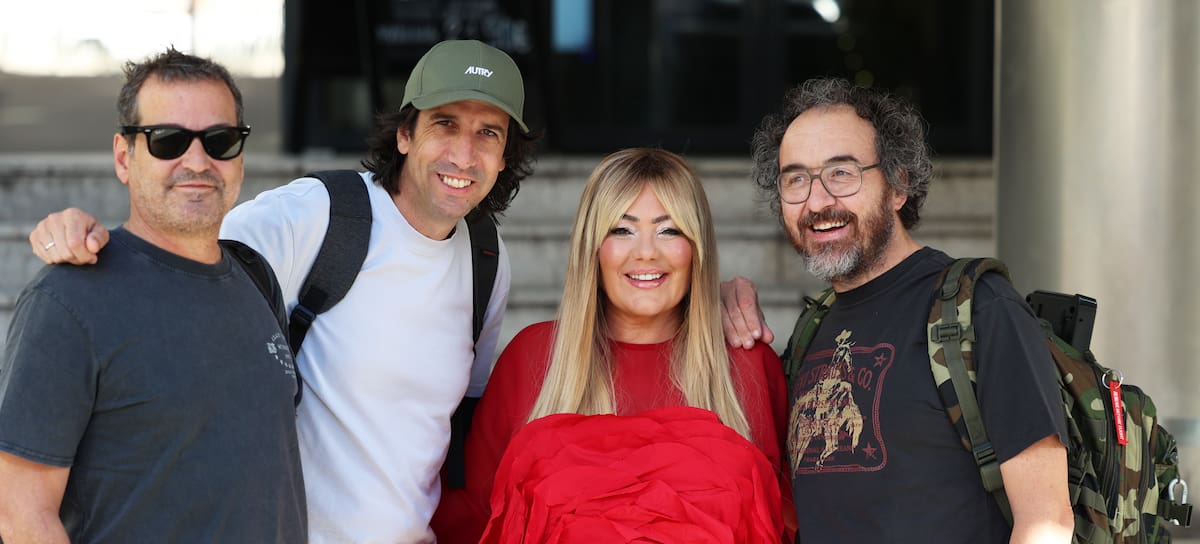 Álvaro Fuentes, Haritz Garde, Amaia Montero y Xabier San Martin, de La Oreja de Van Gogh, a su salida de un hotel en Madrid el 24 de septiembre de 2026.