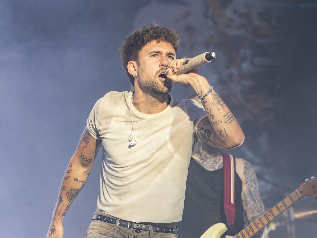 Dani Fernández y Supersubmarina, el momento mágico del concierto del cantante en el Icónica Fest de Sevilla