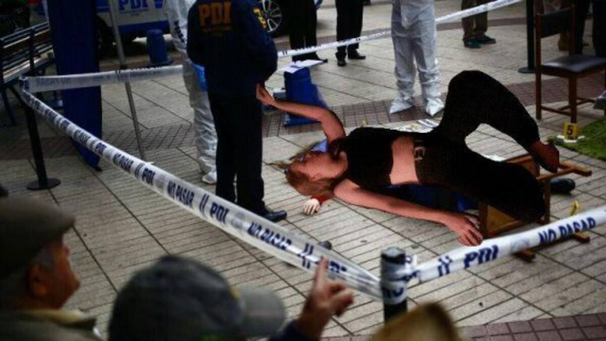 Su novia se quedó dormida y él la escrachó en Twitter