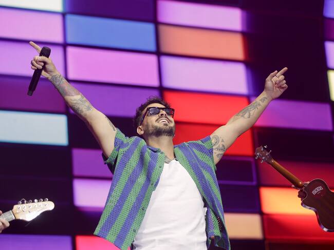 No podemos hablar de primavera y no pensar en Bombai que es el grupo que lleva el buen rollo allá donde va con canciones como 'Vuela', 'Solo si contigo' y 'Festival'.