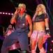 Karol G y Feid desbordan amor sobre el escenario