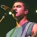 Calum Hood emociona con 'ORDERchaosORDER', su primer disco en solitario al margen de 5SOS: “Necesitaba que me lo inyectaran en las venas”