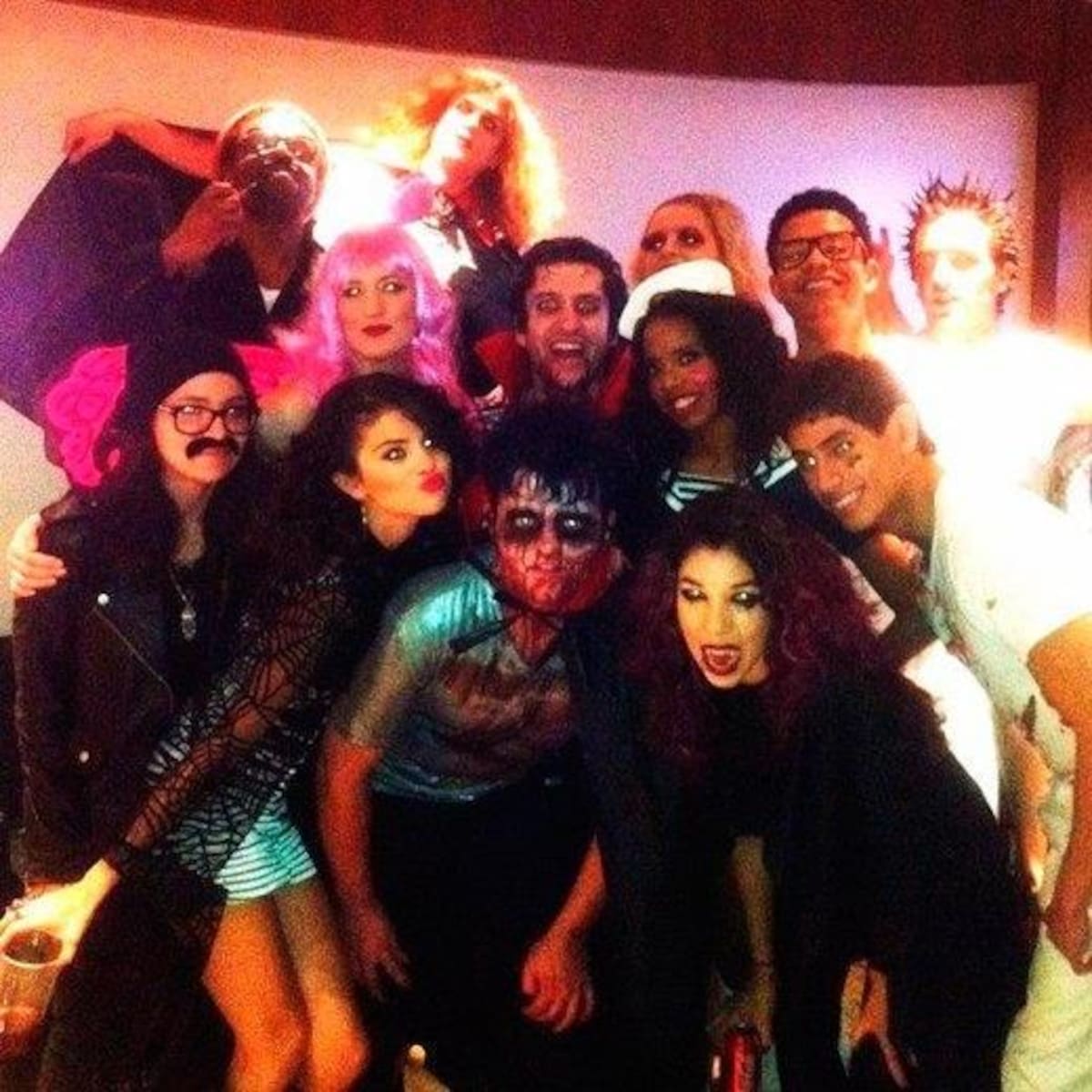 Al hogar de los recién estrenado mamá Mariah Carey y papá Nick Cannon ya ha llegado el espíritu de Halloween. En esta casa si se disfraza uno... ¡se disfrazan todos! Y la temática elegida ha sido de Los Increíbles, la famosa familia de la Factorías Disney.