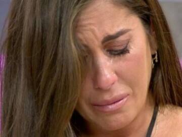 Anabel Pantoja llora al conocer los titulares de la primera entrevista de Omar Sánchez tras la ruptura ©copyright los40.com