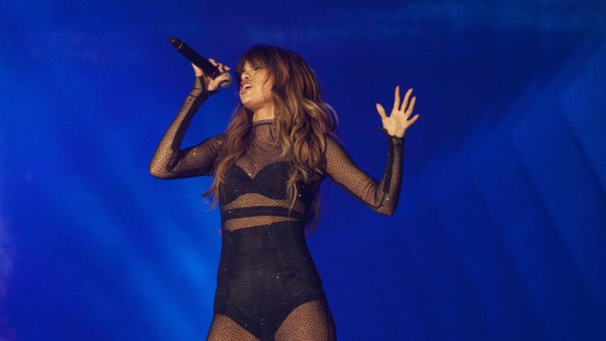 Selena Gomez sorprende con su nuevo tema "Only You"