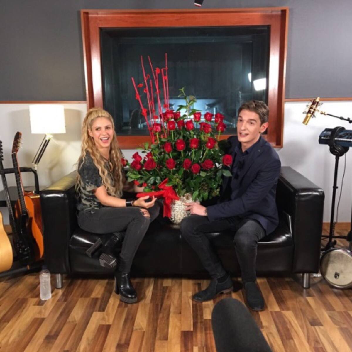Shakira conversa con Xavi Martínez