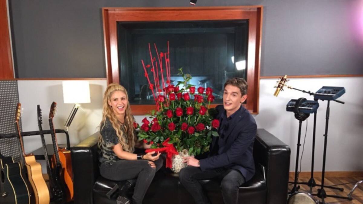 Shakira conversa con Xavi Martínez