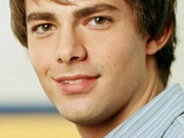 ¿Te acuerdas del guapo de "Chicas Malas"?