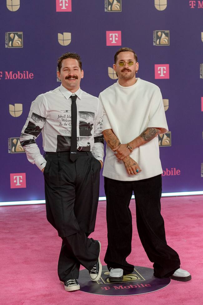 Los hermanos Montaner suelen ir conjuntados a este tipo de eventos. Coincidieron en color, pero uno escogió un casual look y el otro, optó por algo más elegante, corbata incluída.