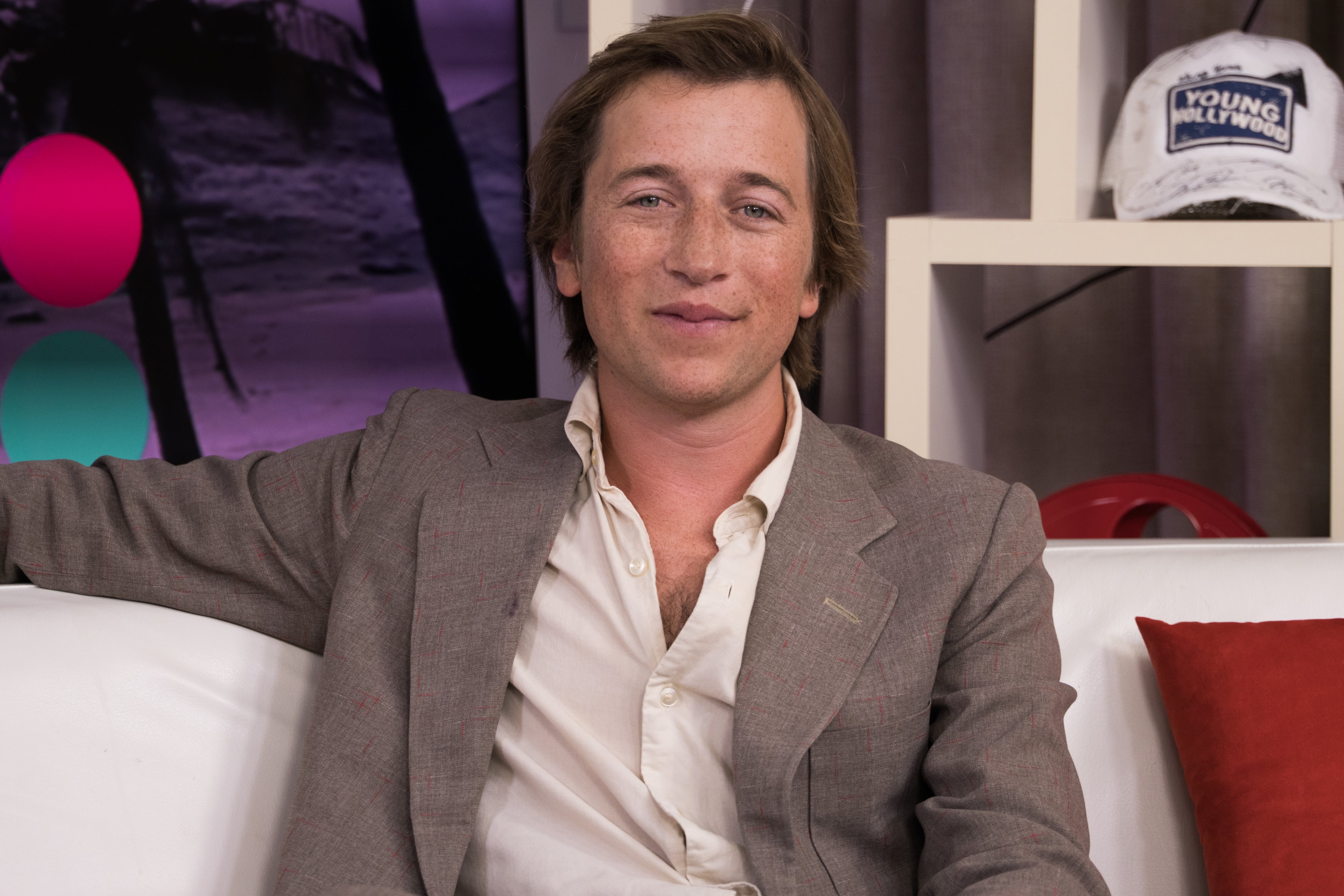 Skyler Gisondo en el Young Hollywood Studio del Maybourne Beverly Hills el 8 de julio de 2025 en Los Ángeles, California.