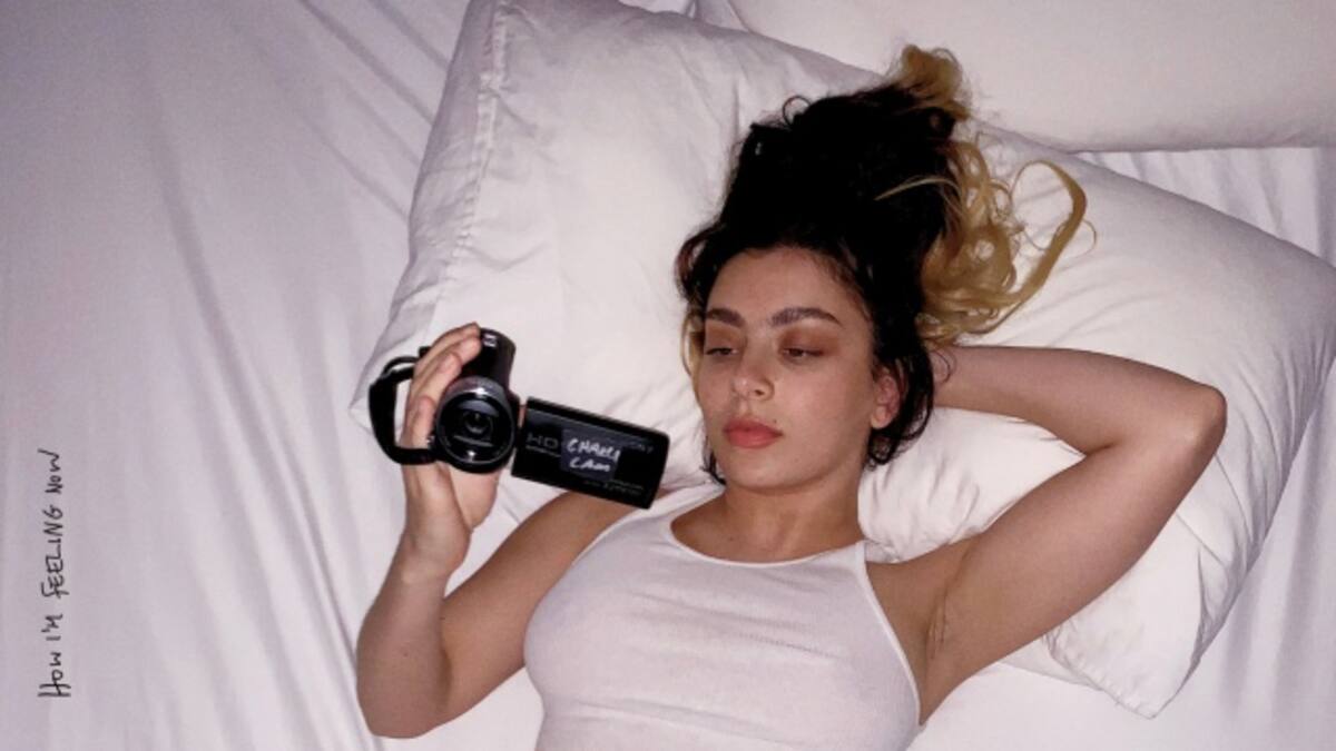 Charli XCX presenta "How i'm feeling now"