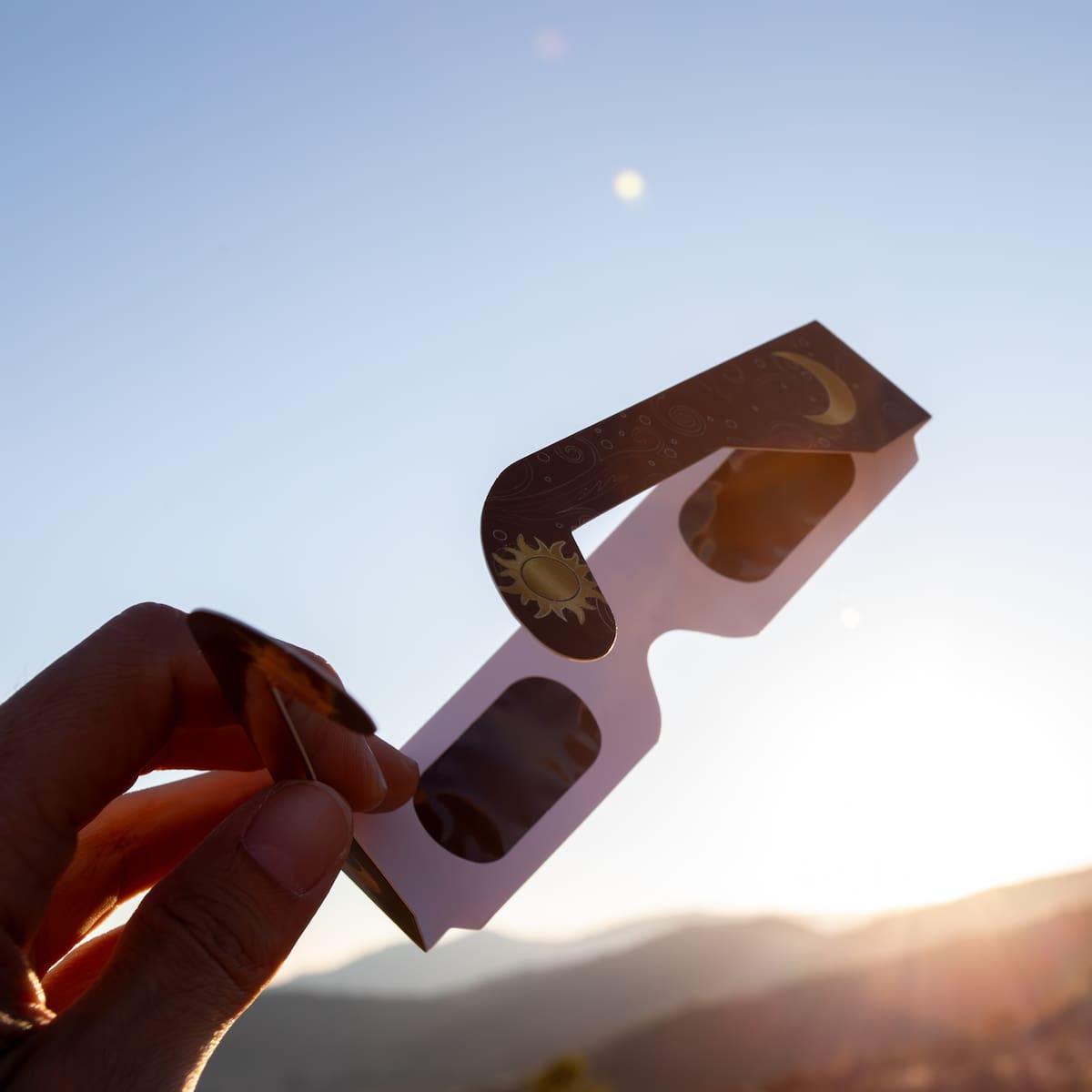 ¿Y ahora qué hago con las gafas del eclipse?