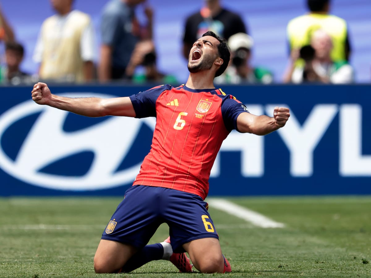 Aitana, Antonio Orozco y Ana Mena celebran la victoria de la Selección Española sobre el escenario