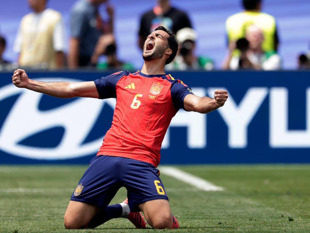 Aitana, Antonio Orozco y Ana Mena celebran la victoria de la Selección Española sobre el escenario