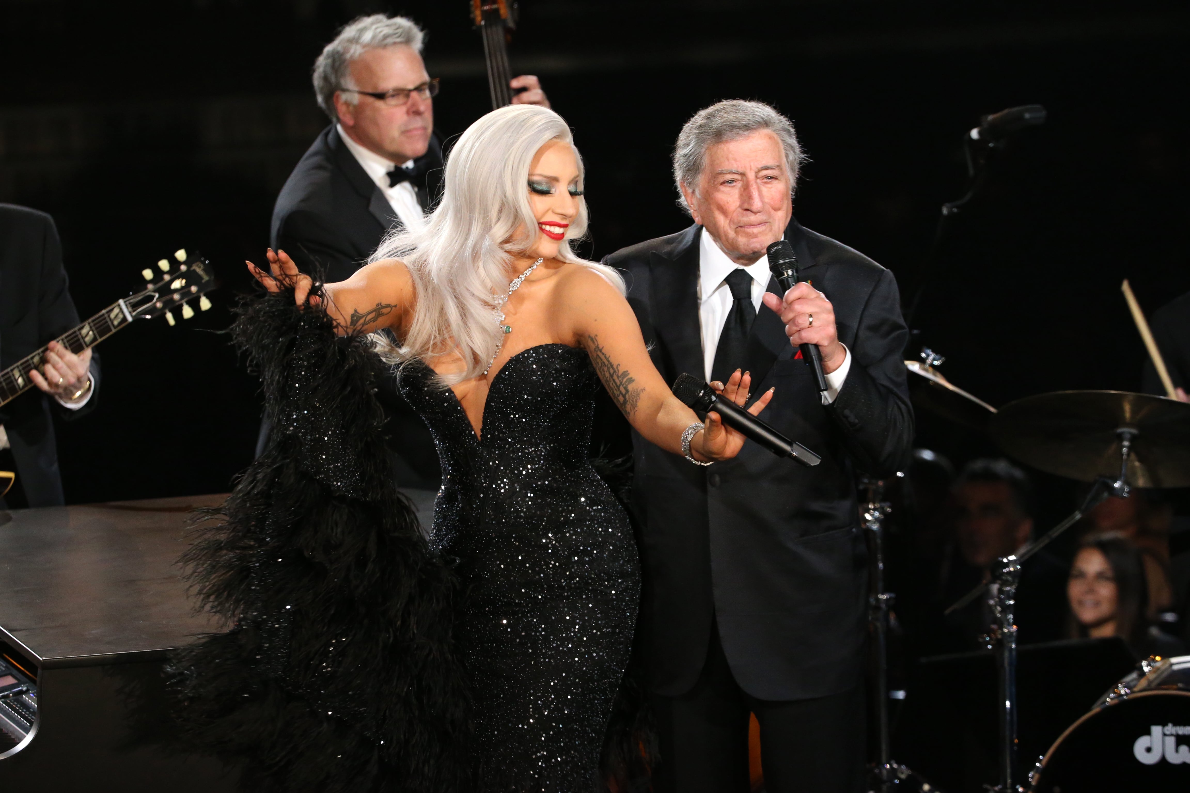 Lady Gaga y Tony Bennett, el dueto de jazz definitivo, actuando en los Grammy de 2015. / Monty Brinton/CBS via Getty