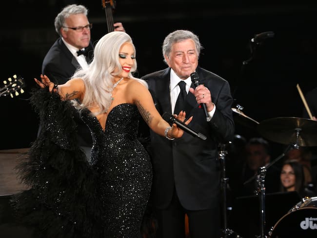 Lady Gaga y Tony Bennett, el dueto de jazz definitivo, actuando en los Grammy de 2015. / Monty Brinton/CBS via Getty