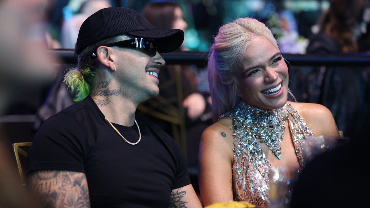 Video: Feid le declaró su amor a Karol G en pleno concierto | Actualidad | LOS40 Colombia