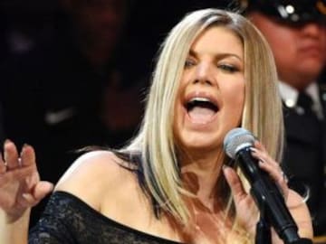 Critican a Fergie por su interpretación del himno de Estados Unidos