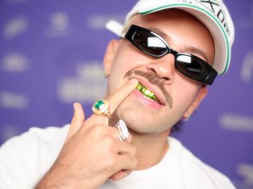 Feid le dedica unas emotivas palabras a Karol G: "Gracias por acompañarme en este día tan especial"