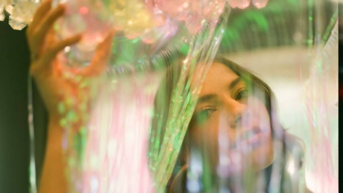 Debi Nova presenta “3:33”