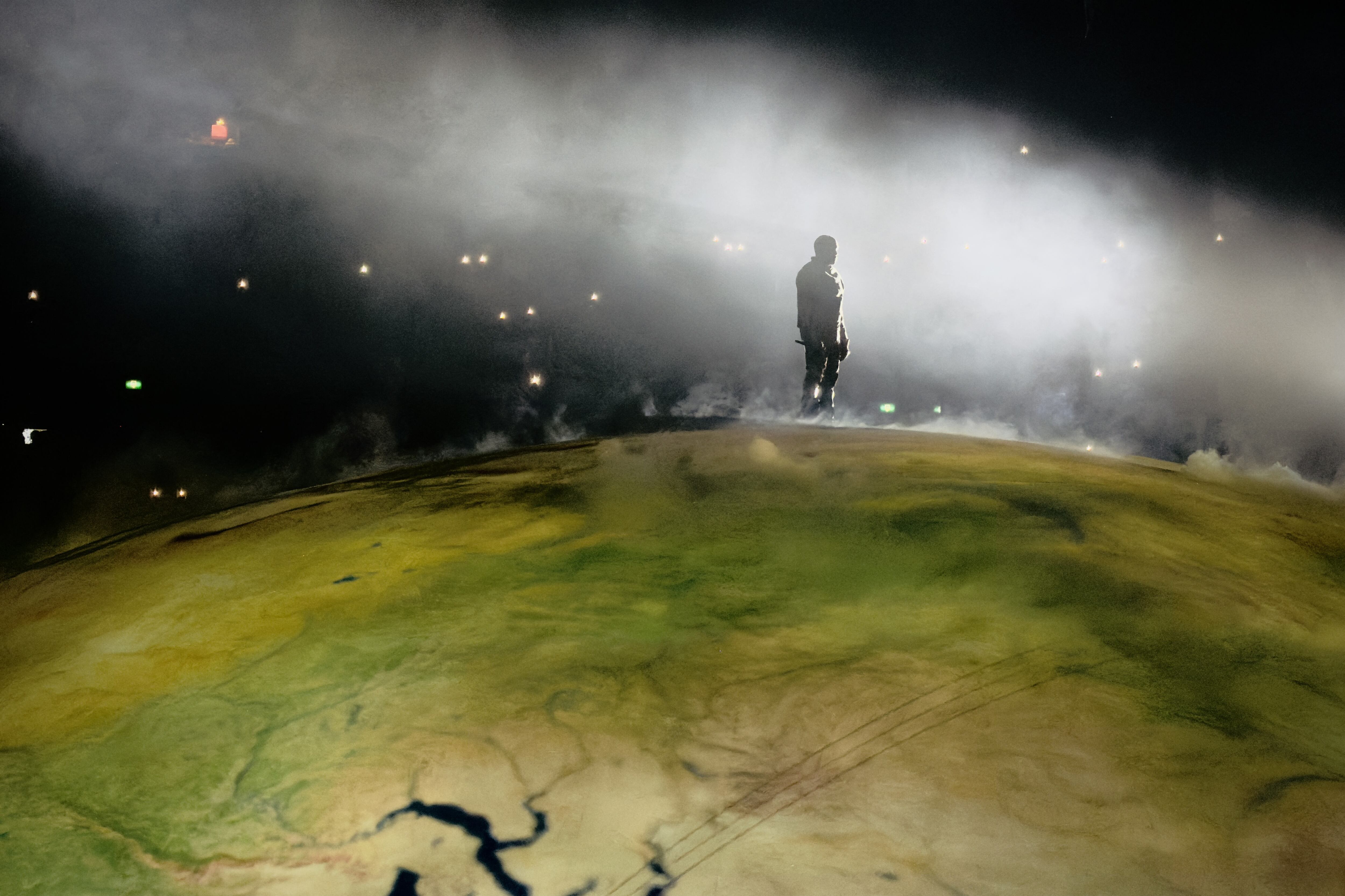 Ye actúa en el escenario del GelreDome, en Arnhem, al este de los Países Bajos, el 6 de junio de 2026. Ye, anteriormente conocido como Kanye West, ha desatado la polémica con declaraciones y canciones que glorifican a Adolf Hitler, así como con diatribas antisemitas, que él achacó a su trastorno bipolar. El escándalo ha provocado la cancelación varios conciertos.
