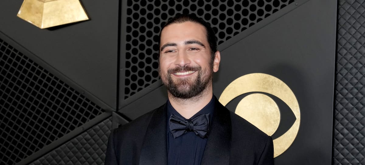 Noah Kahan en la alfombra roja de los Premios Grammy 2024 (Photo by Jeff Kravitz/FilmMagic)