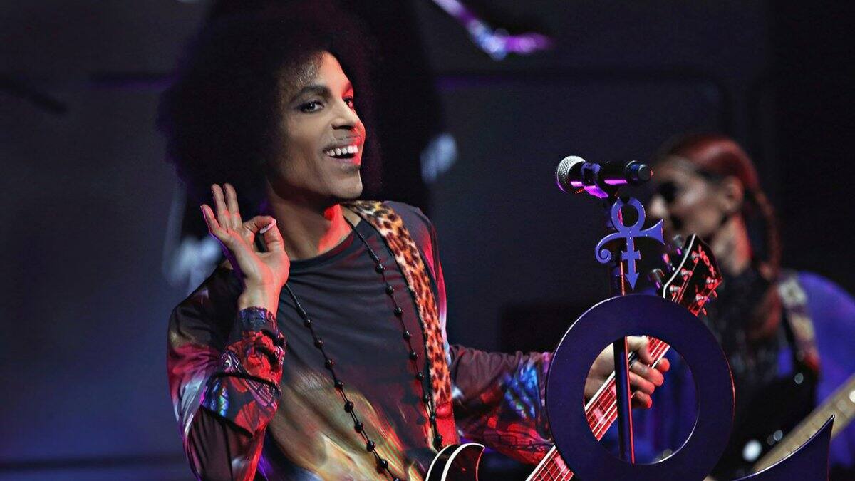 Ambos padres de Prince, eran músicos de jazz. Su padre, John Nelson, un pianista de Louisiana, dirigió el Prince Rogers Trío, su madre era la vocailsta de la banda