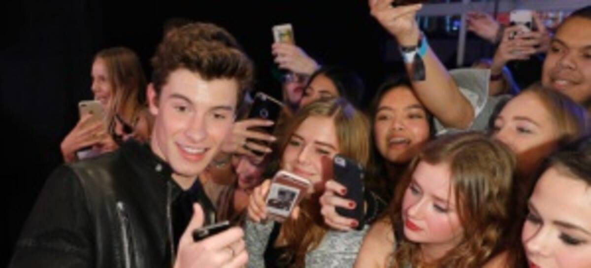 Shawn Mendes junto a sus fans