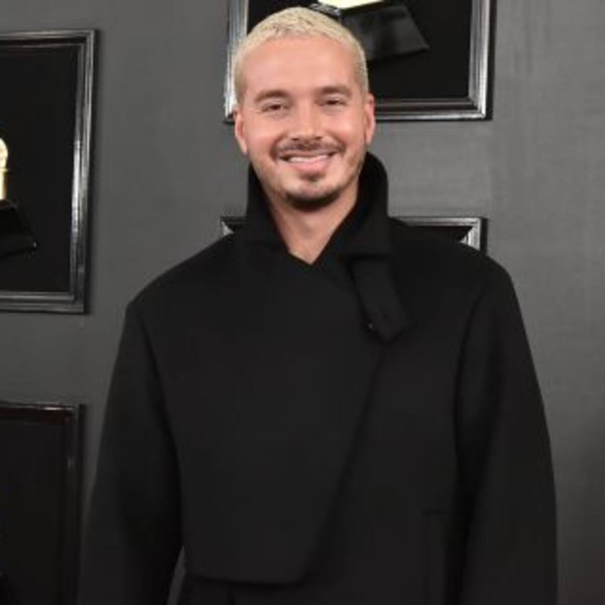 El original look que usó J Balvin para el cumpleaños de su mamá