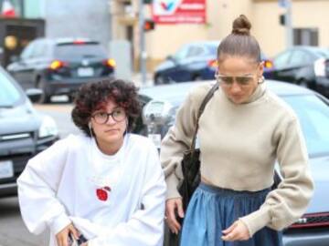 Jennifer López presenta públicamente a su hije Emme como una persona no binaria