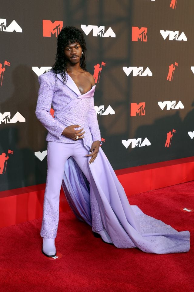 Lil Nas X en la alfombra roja de los MTV VMAs 2021.