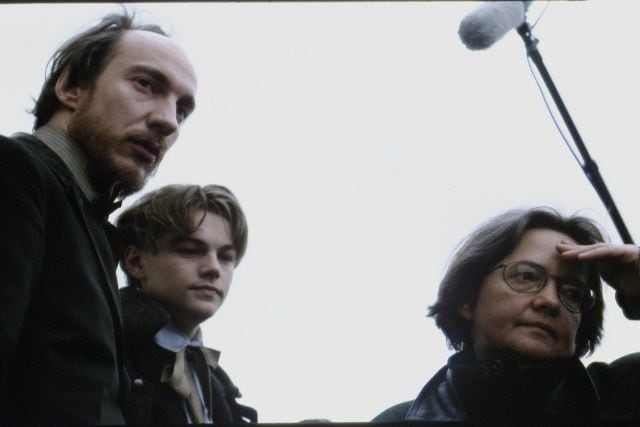 (De izq a der) David Thewlis, Leonardo DiCaprio y Agnieszka Holland en el rodaje de &#039;Vidas al límite&#039;