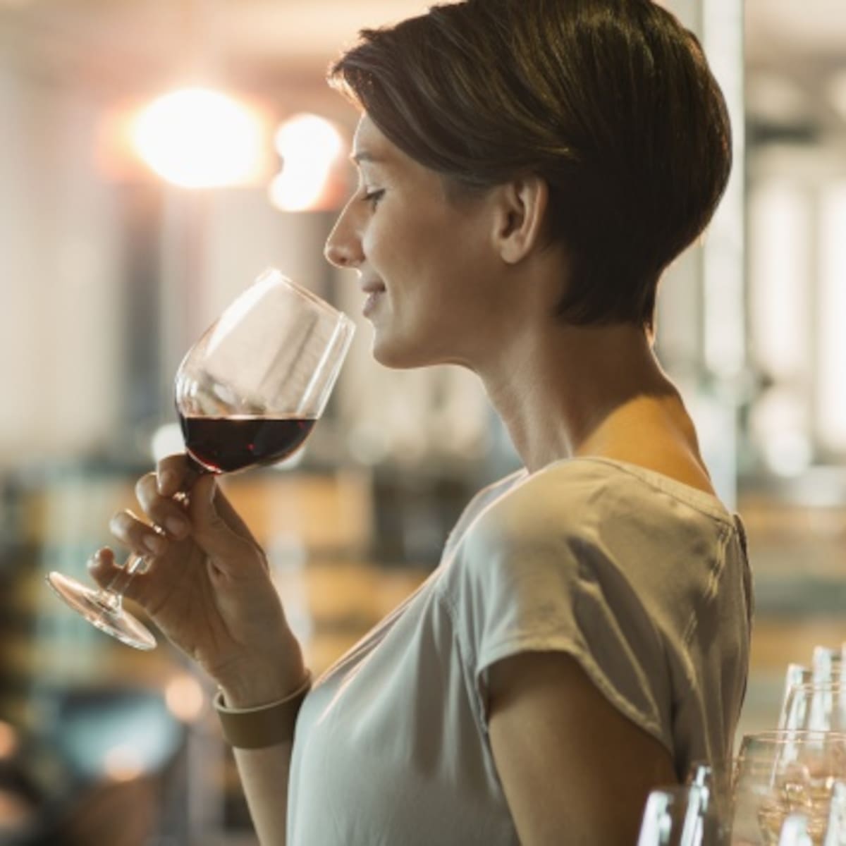 Tomar una copa de vino tinto es igual de sano a una hora de ejercicio