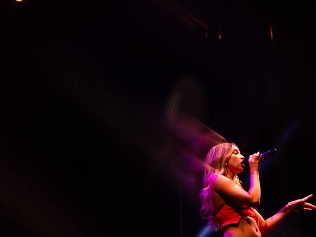 Denna subió al escenario para demostrar lo lejos que ha llegado su '404' y su ' REPLAY'. La gente se volcó con ella y la acompañaron dándolo todo.