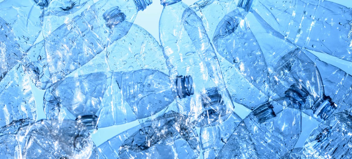 El reciclaje de botellas de plástico es un reto mayúsculo.