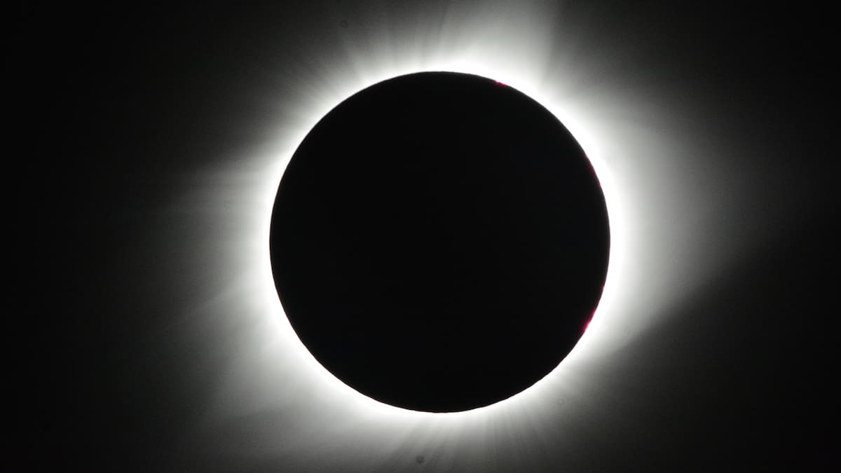 Las 5 mejores ciudades para ver el eclipse solar 2026 en España | LOS40