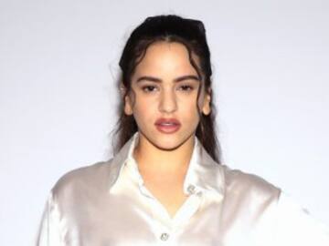 Rosalía solo necesita unas botas mosqueteras para vestir: “¡Menuda fantasía!”