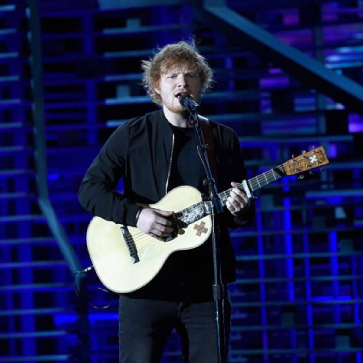 Ed Sheeran se sube al ring en el vídeo de "Shape of You"