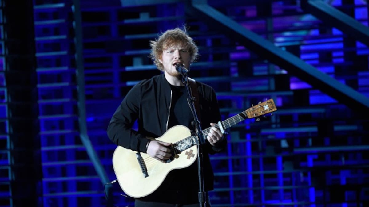 Ed Sheeran se sube al ring en el vídeo de "Shape of You"