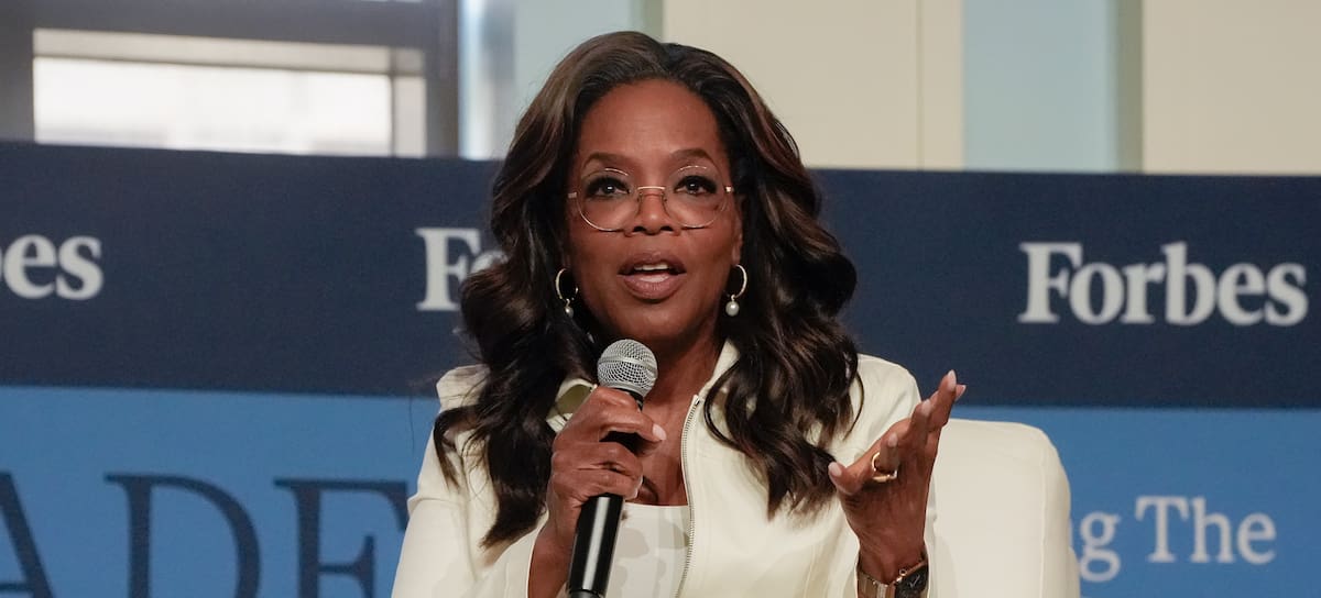 FILADELFIA, PENSILVANIA - 17 DE JUNIO: Oprah Winfrey pronuncia un discurso durante la celebración del 250 aniversario de Forbes Self-Made en el Museo de la Revolución Americana el 17 de junio de 2026 en Filadelfia, Pensilvania. (Foto de Astrida Valigorsky/Getty Images)