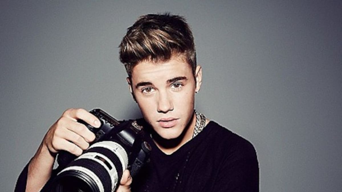 Justin Bieber a full con una modelo