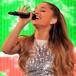 Ariana Grande y Kelly Clarkson presentan su canción navideña ¡en octubre!