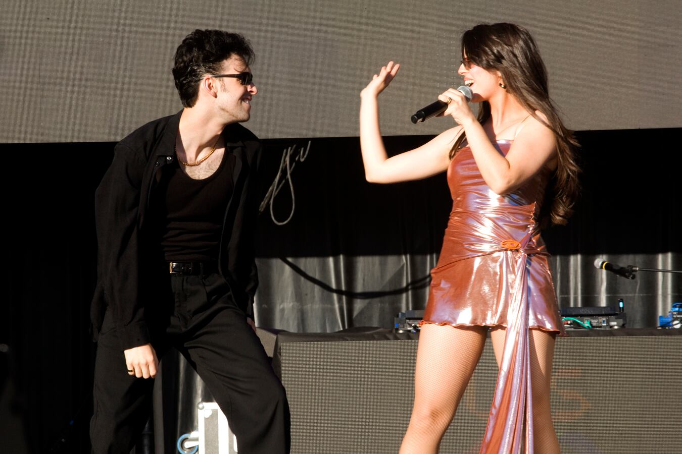 Marina Galán brilló en el atardecer malagueño a ritmo de temas como 'Olvídate de mí'.