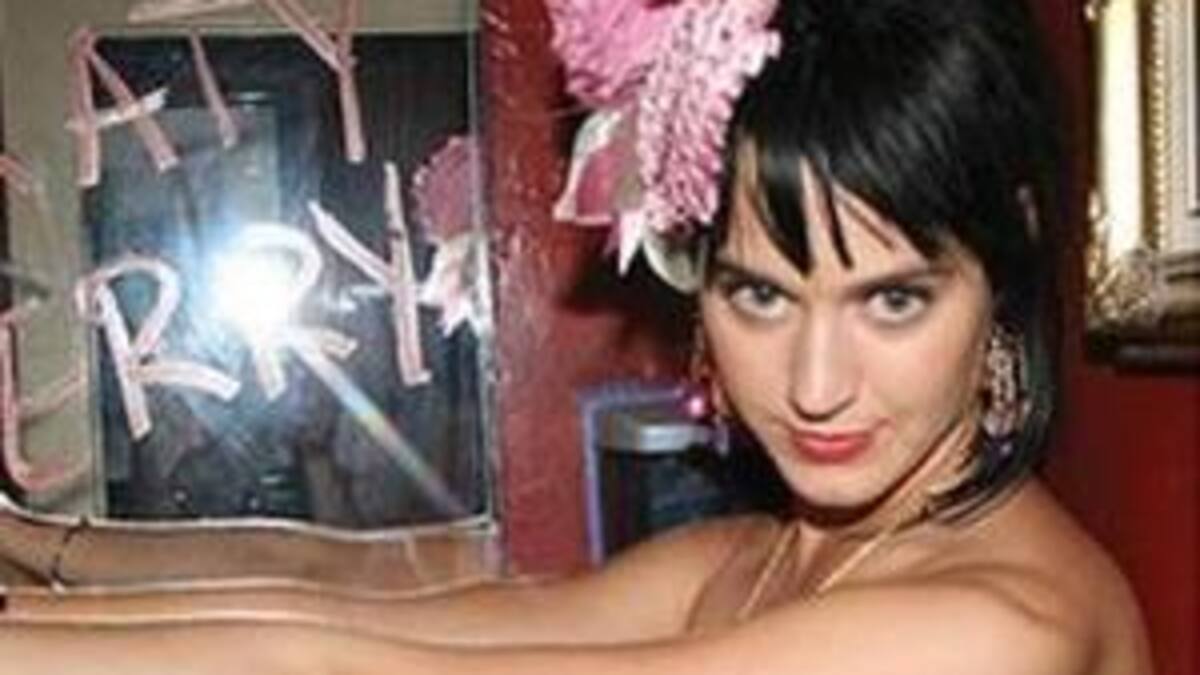 Katy Perry confiesa que su madre tuvo una relación sentimental con Jimi Hendrix