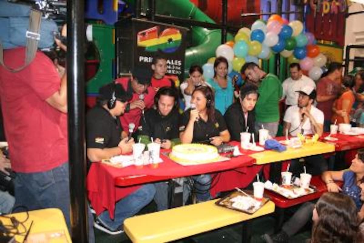La Hora sin Nombre Segundo Aniversario Mc Donald's Zapote
